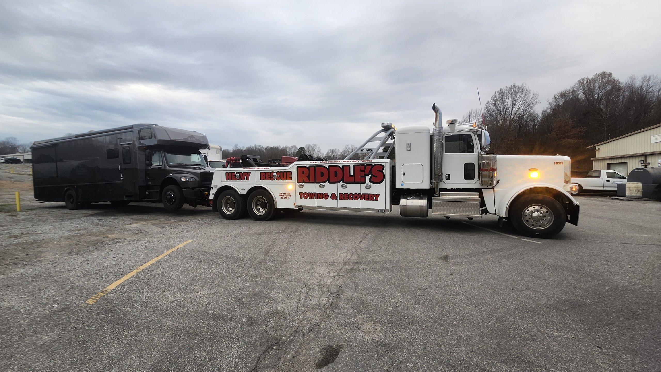 Riddle's 24 Hour Towing & Lockout, Llc Gallery (1)
