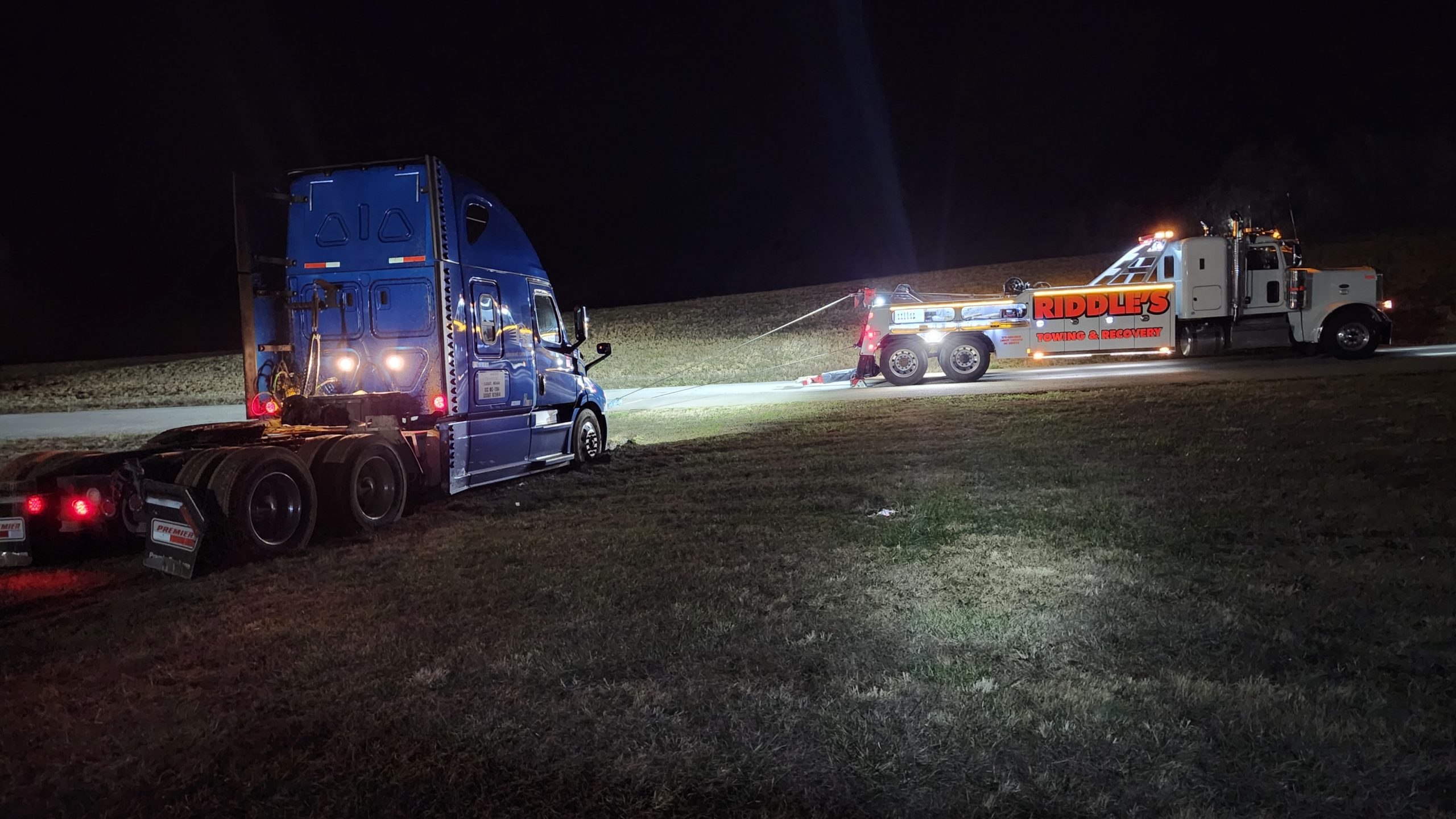 Riddle's 24 Hour Towing & Lockout, Llc Gallery (5)
